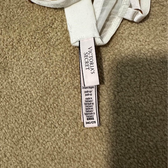 VS bras - Picture 2 of 2